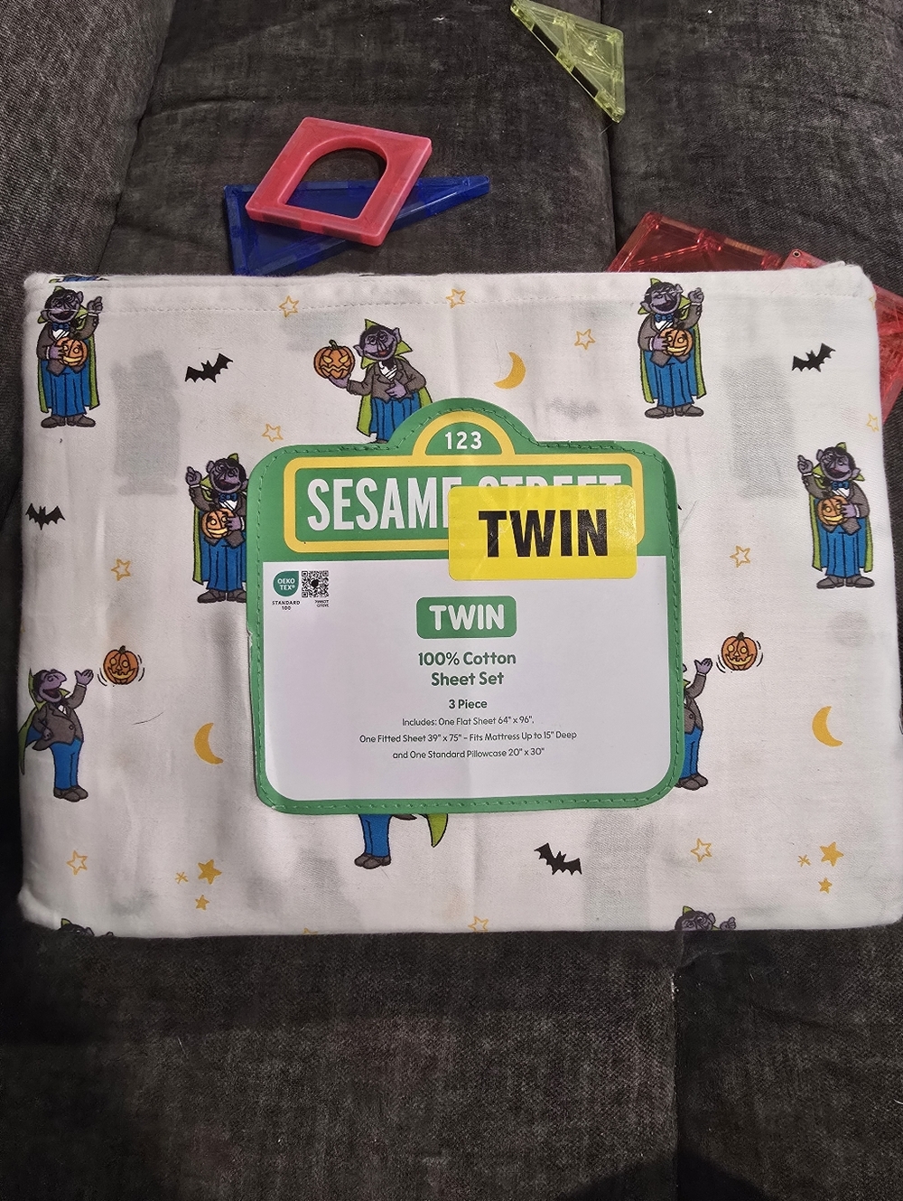 Sesame Street Twin Bed Sheet Set - White with Halloween Count Design